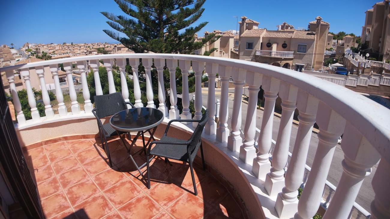 Vrijstaande villa te koop in Villamartin, Villamartin