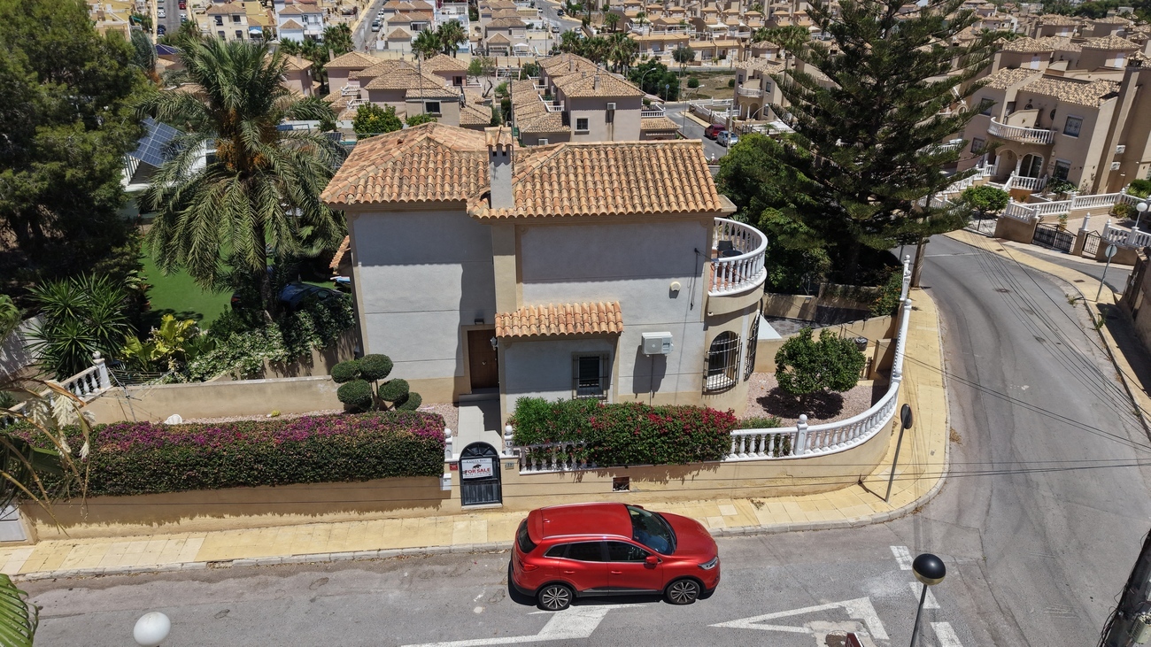 Vrijstaande villa te koop in Villamartin, Villamartin