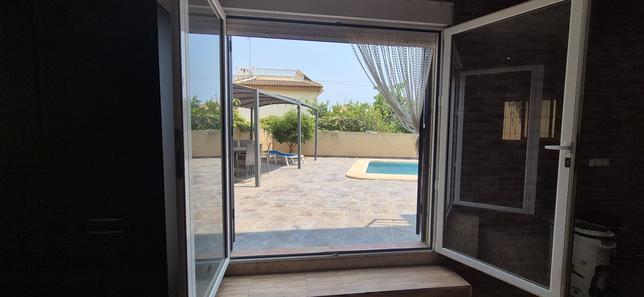 Vrijstaande villa te koop in Villamartin, Villamartin