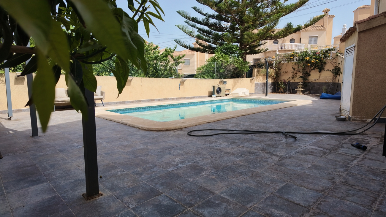 Vrijstaande villa te koop in Villamartin, Villamartin