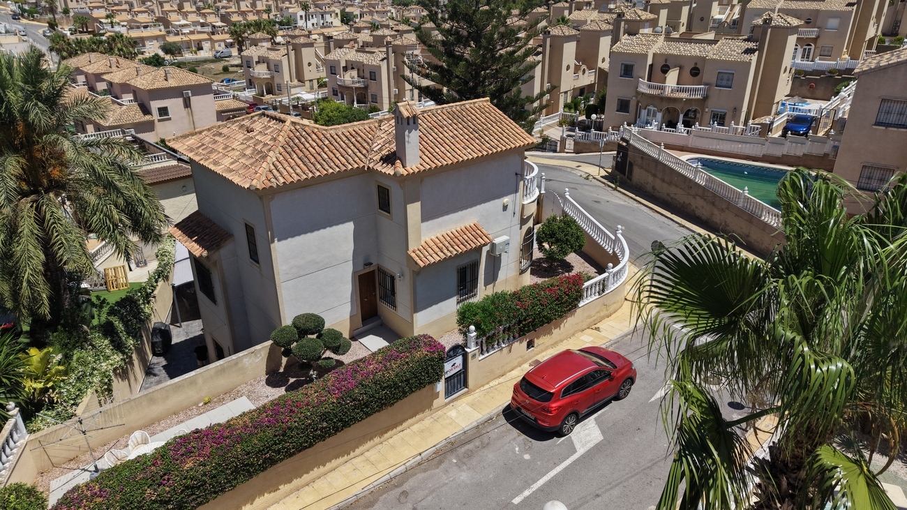 Vrijstaande villa te koop in Villamartin, Villamartin