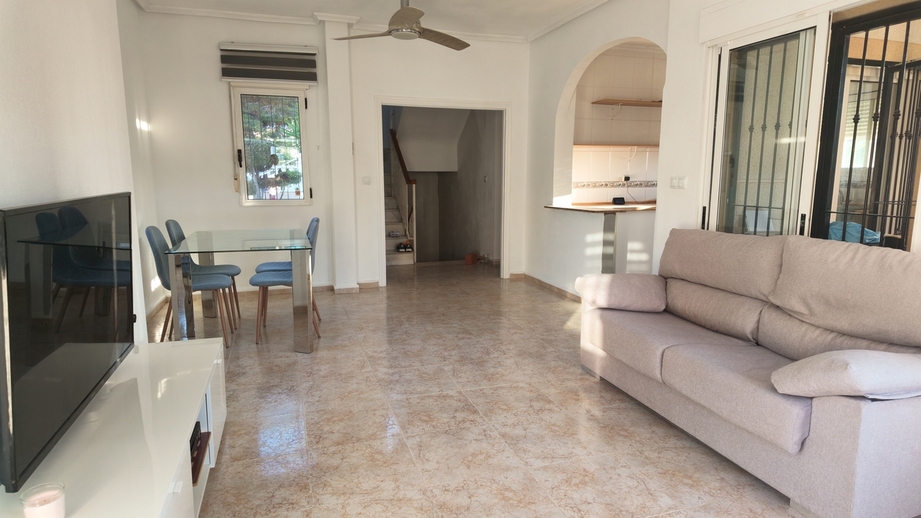 Vrijstaande villa te koop in Villamartin, Villamartin