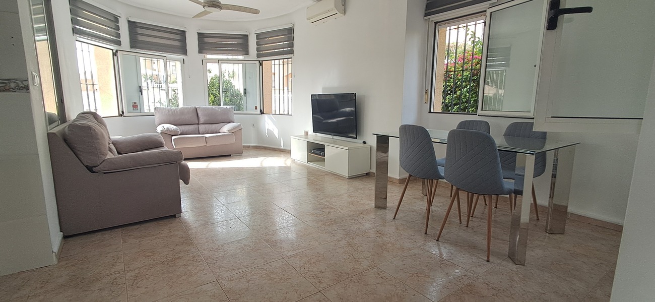 Vrijstaande villa te koop in Villamartin, Villamartin