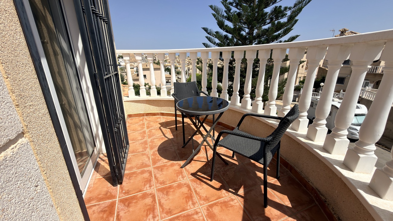Vrijstaande villa te koop in Orihuela Costa