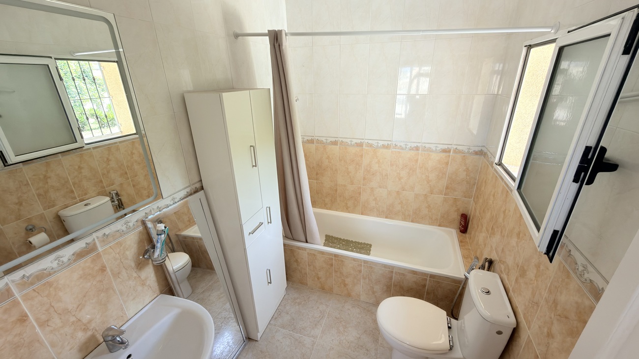 Vrijstaande villa te koop in Orihuela Costa