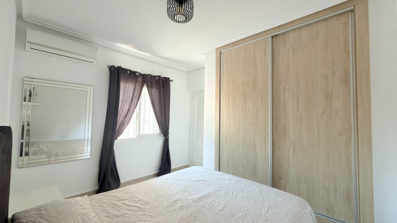 Vrijstaande villa te koop in Orihuela Costa