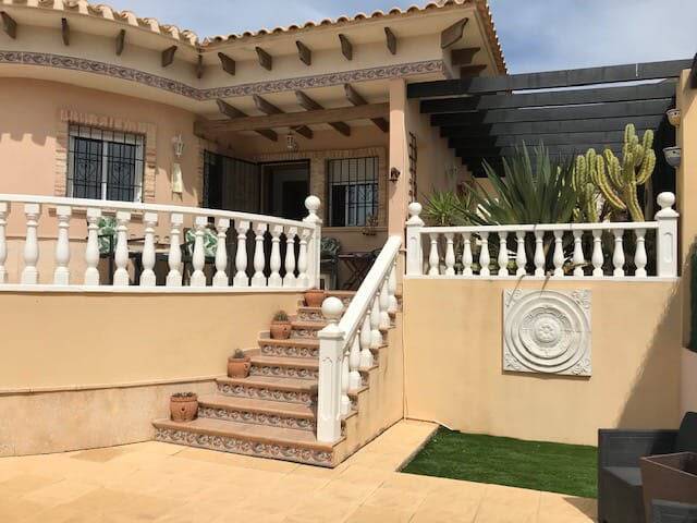 Vrijstaande villa te koop in Fortuna