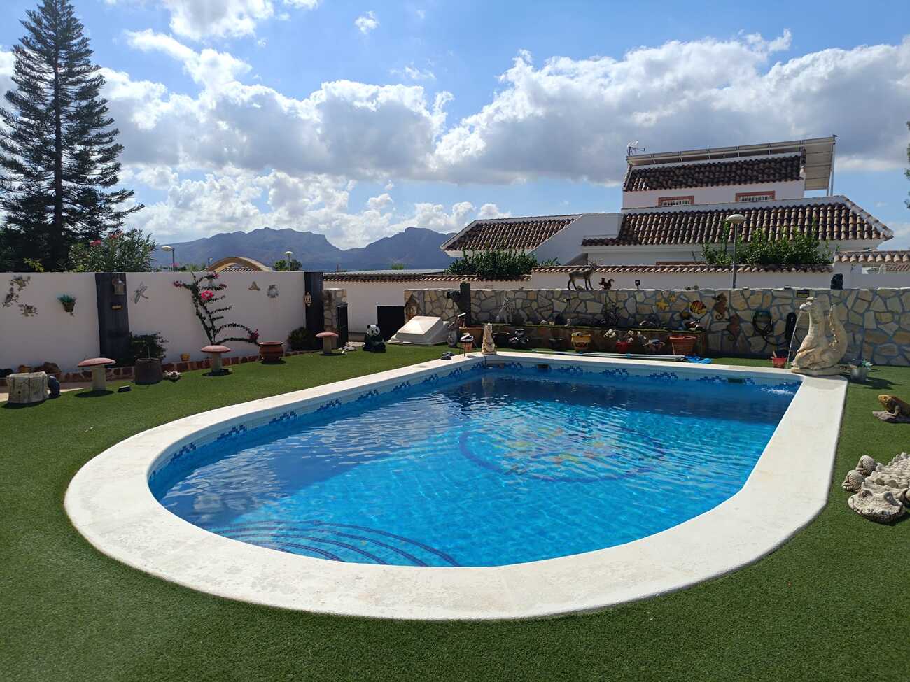 Vrijstaande villa te koop in Fortuna