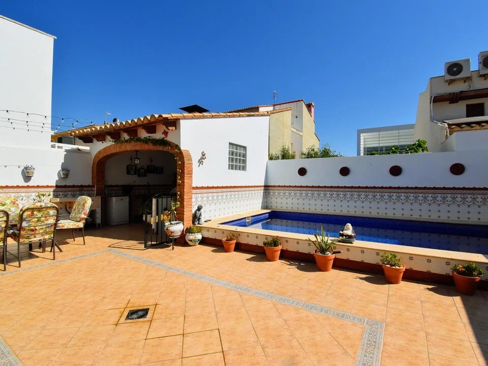 6 Bedroom Townhouse for Sale in Canals