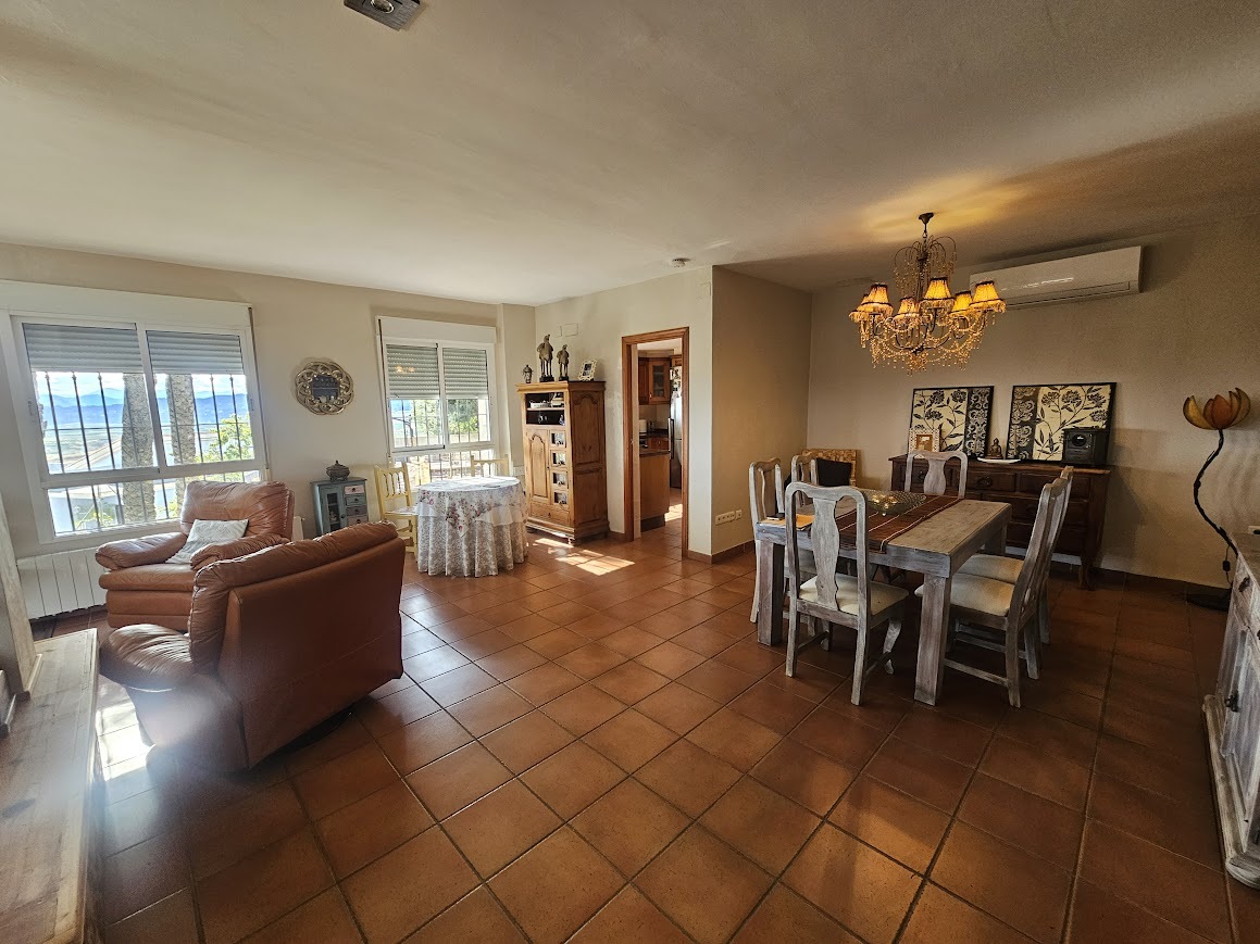 4 Bedroom Villa for Sale in Alberic