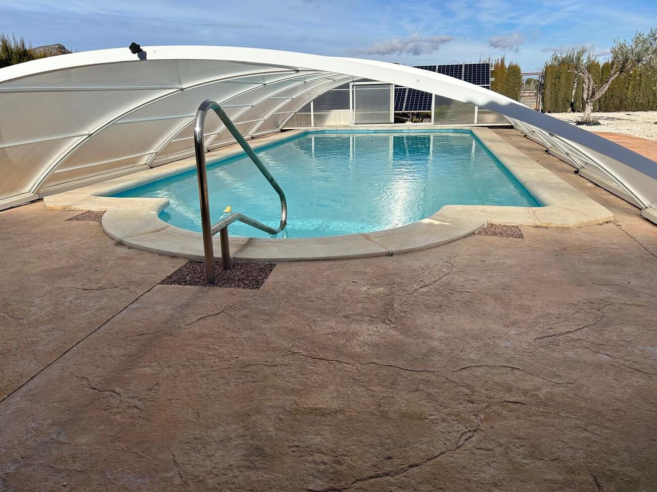 5 Bedroom Property for Sale in Villena