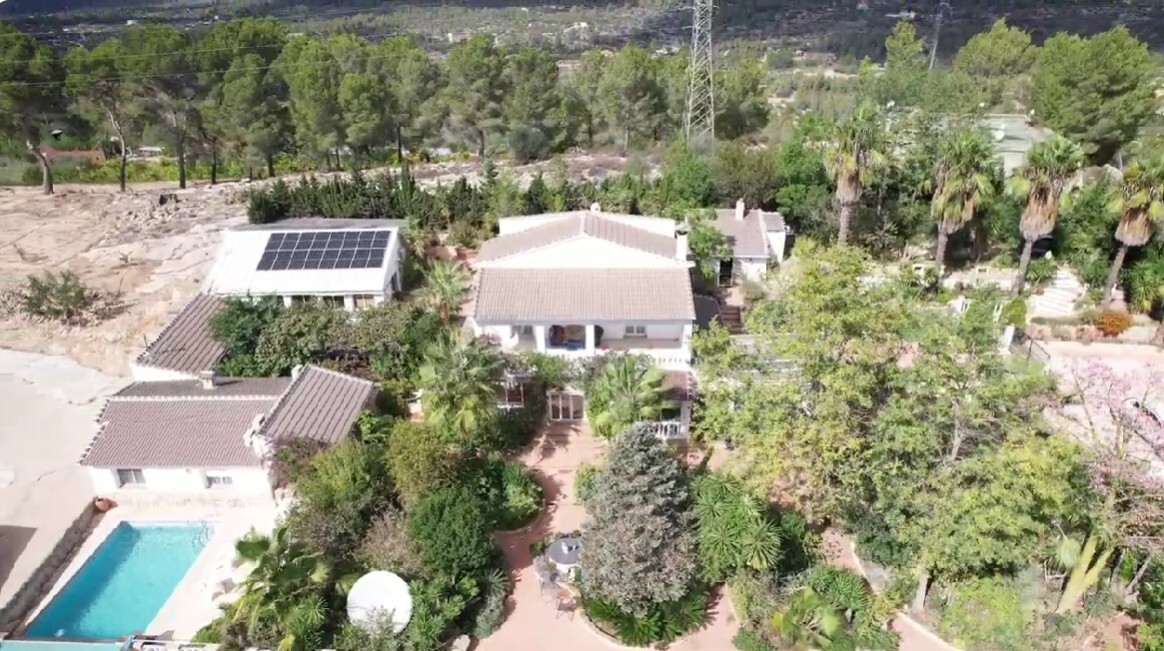 10 Bedroom Villa for Sale in Beniganim
