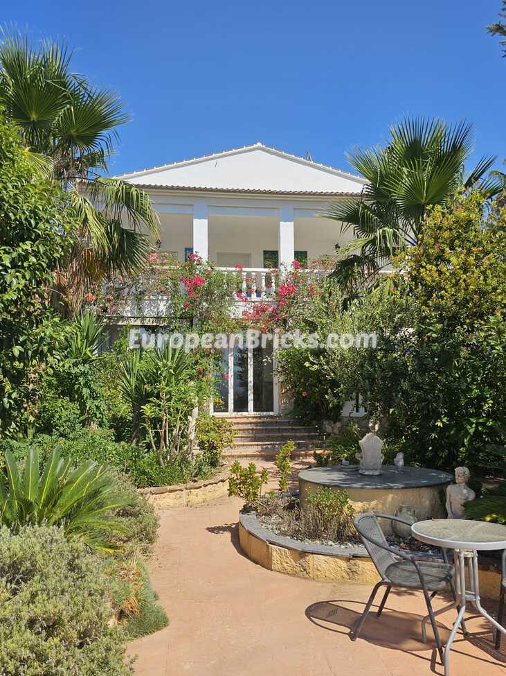 Property Image 4