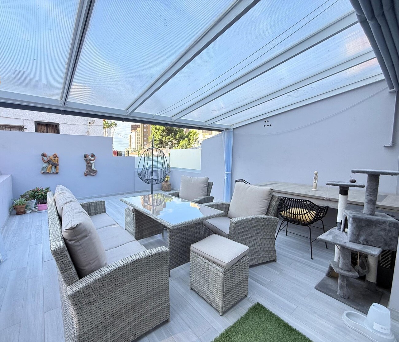 6 Bedroom Villa for Sale in Benidorm