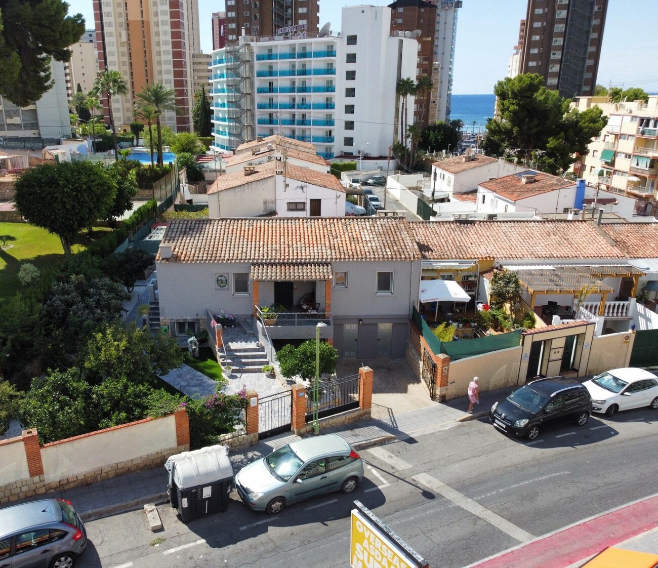 6 Bedroom Villa for Sale in Benidorm