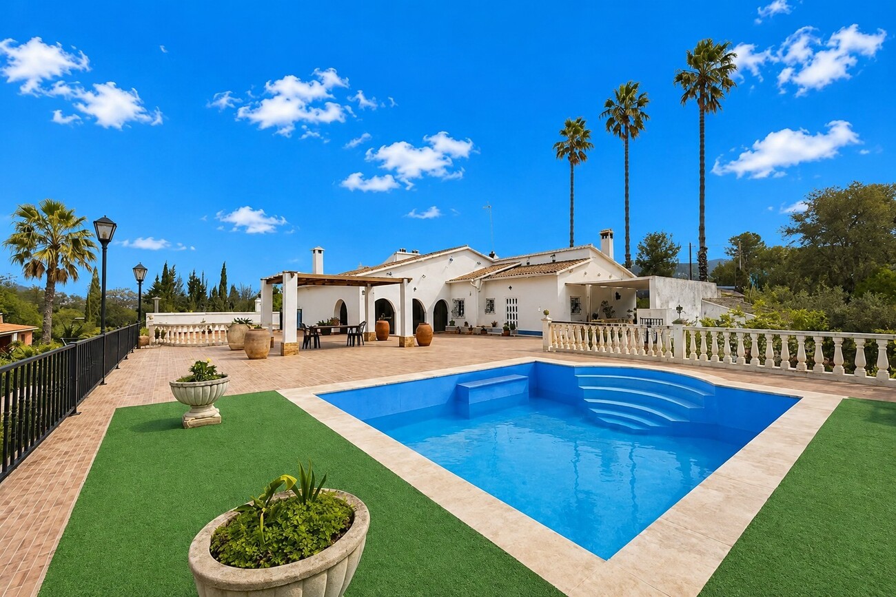 8 Bedroom Property for Sale in Canals