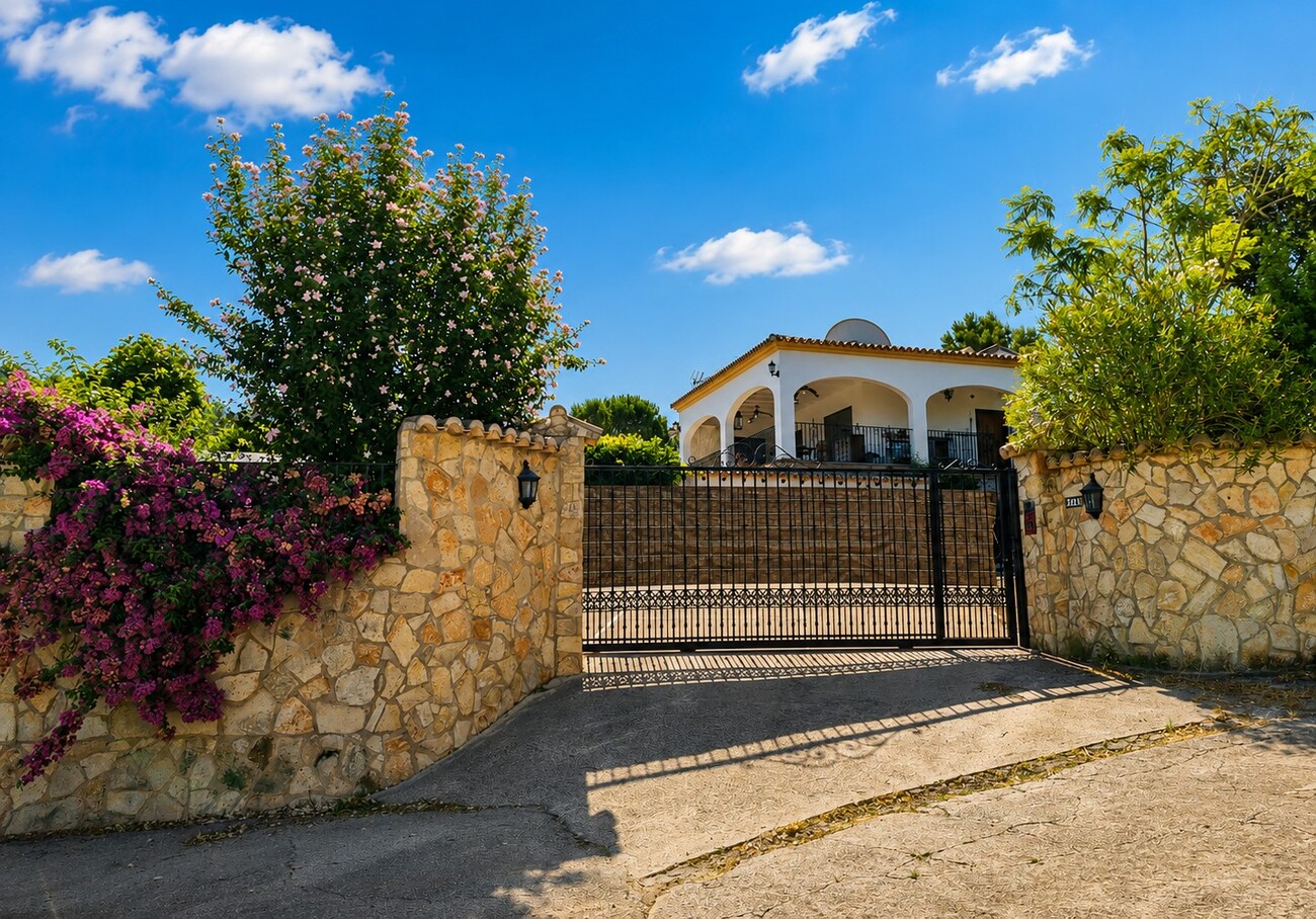 6 Bedroom Property for Sale in Xativa