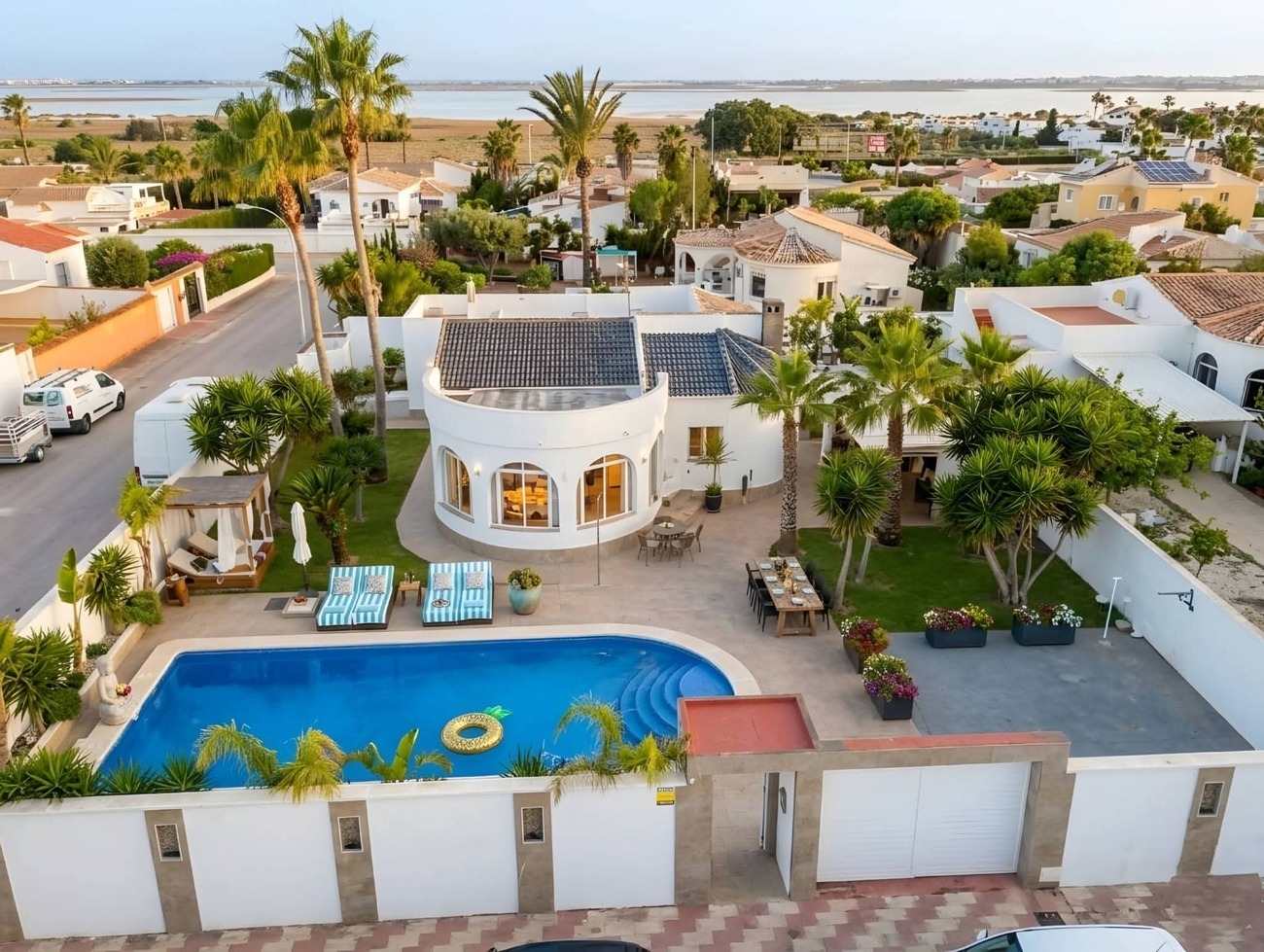 5 Bedroom Villa for Sale in Torrevieja - El Hondo