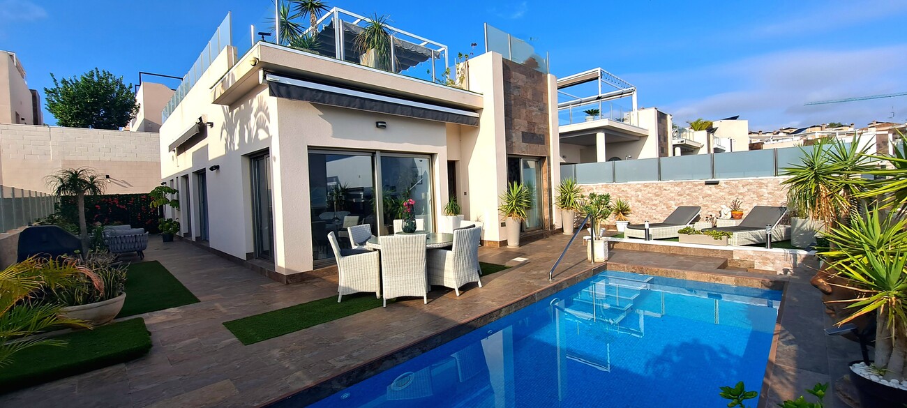 Detached Villa in Villamartin