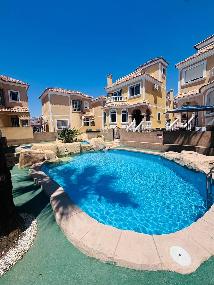 villas en orihuela-costa · villamartin 250000€